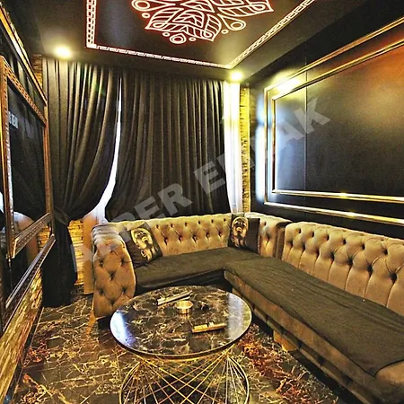 Black House Aparthotel 2*