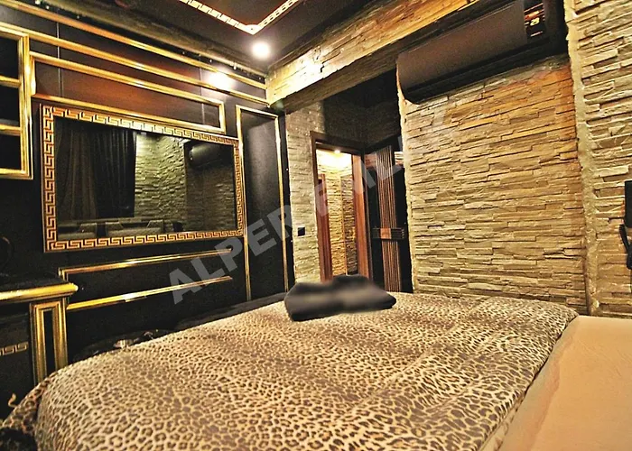 Aparthotel Black House 2*