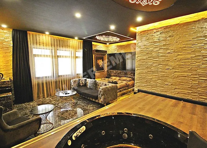 Aparthotel Black House 2*