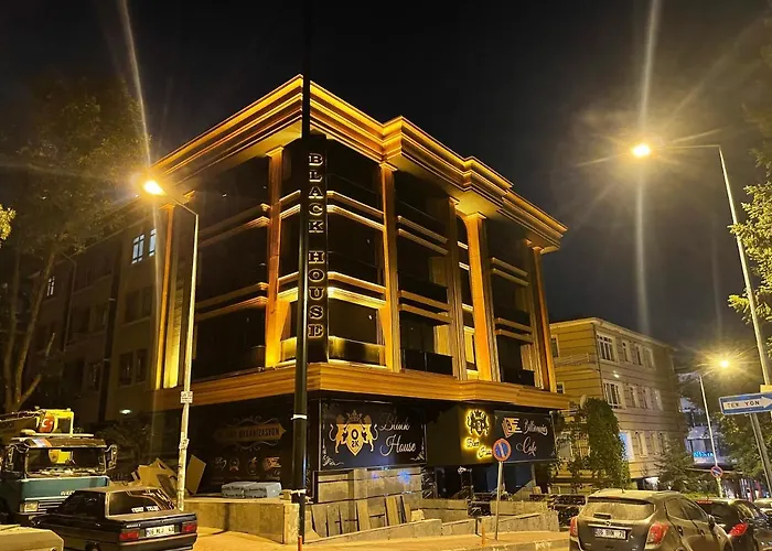 Black House Aparthotel 2*