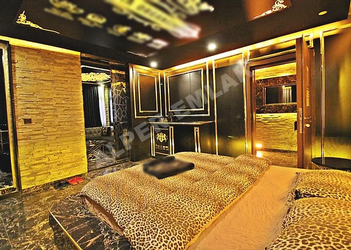 Black House Aparthotel 2*