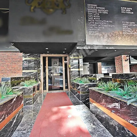 Apartahotel Black House
