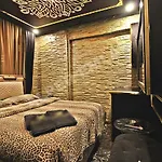 Black House Апарт-отель 2*